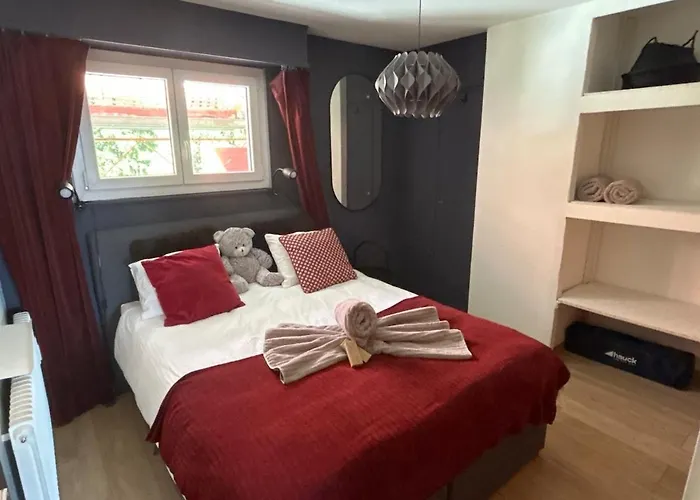 Daire Ideally Located With View *